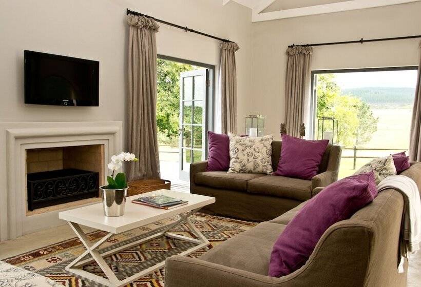 Country House At Kay & Monty