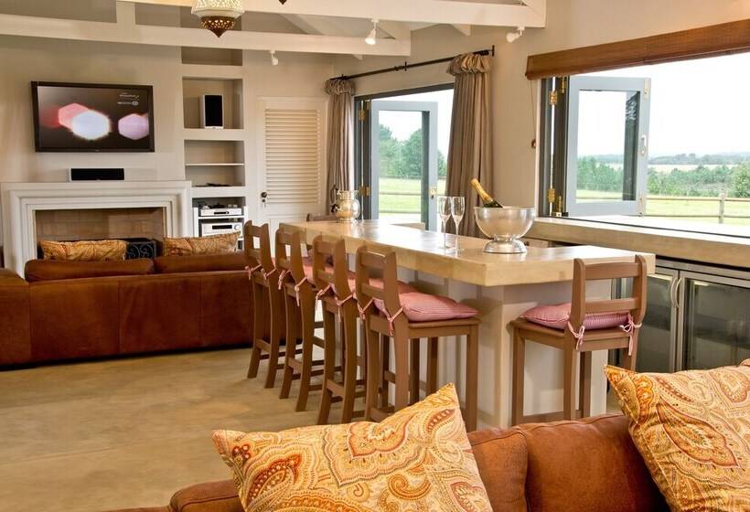 Country House At Kay & Monty