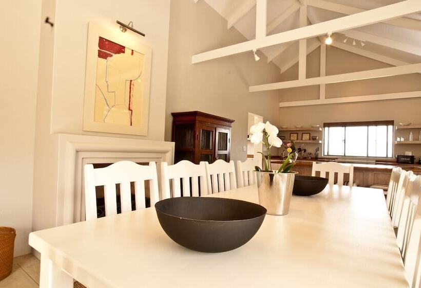 Country House At Kay & Monty