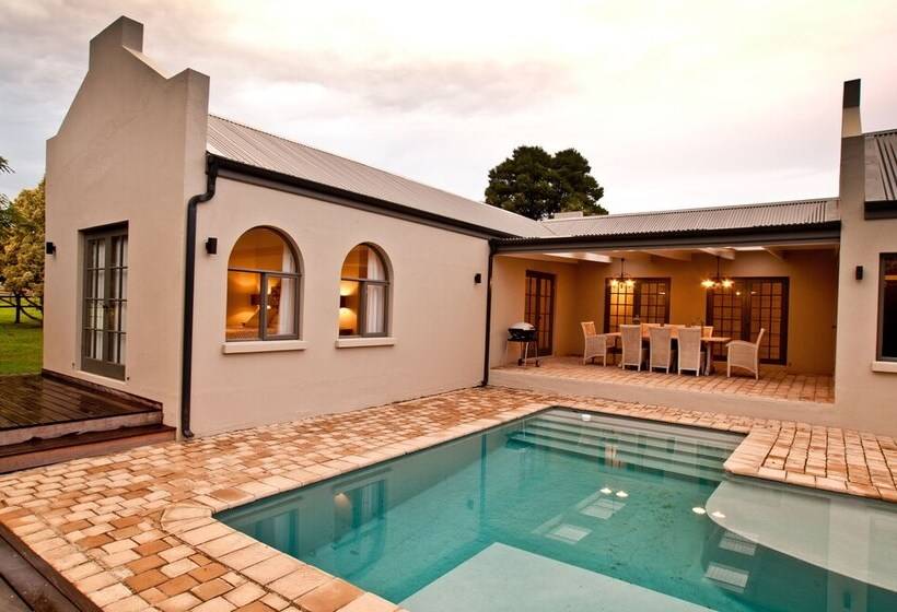 Country House At Kay & Monty