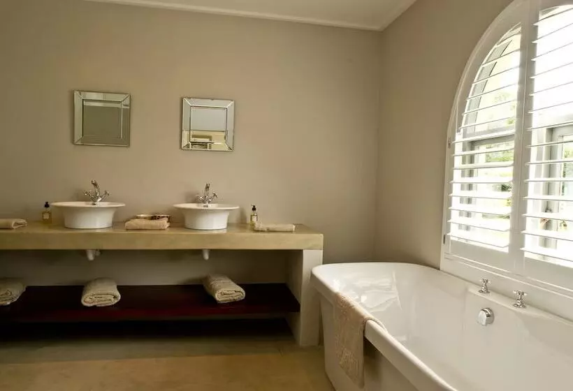 Country House At Kay & Monty
