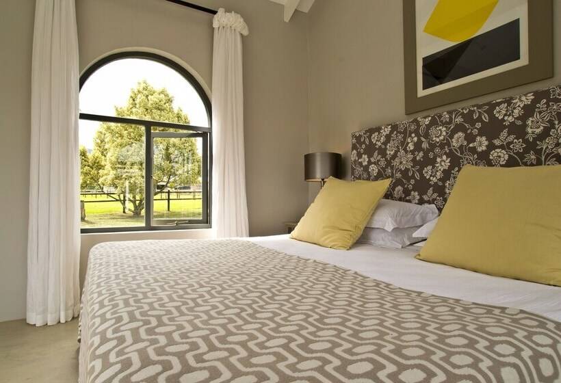 Country House At Kay & Monty