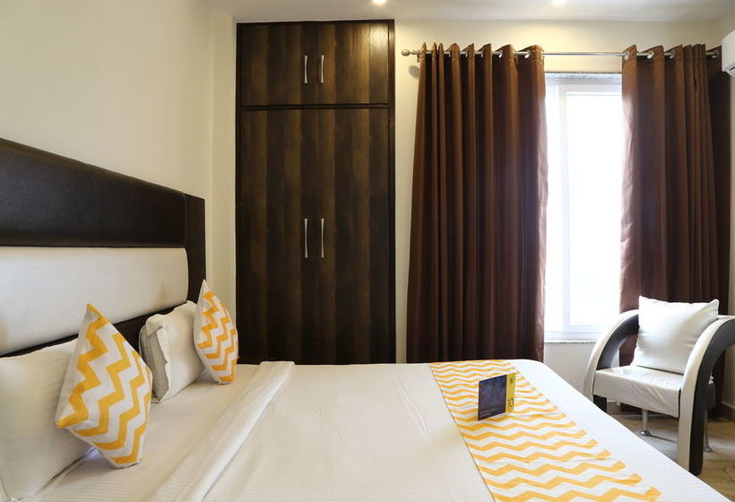 Fabhotel Daffodil Huda City Center