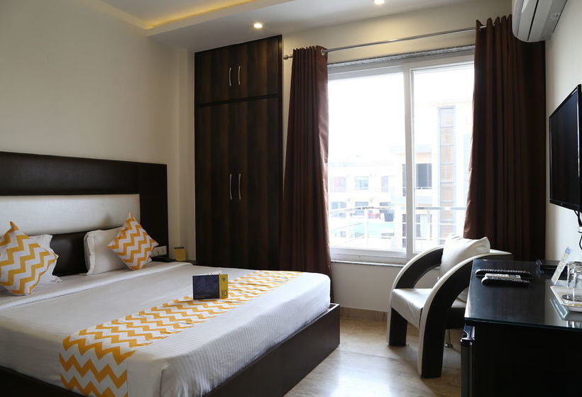 Fabhotel Daffodil Huda City Center