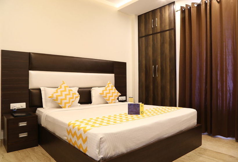 Fabhotel Daffodil Huda City Center