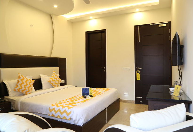 Fabhotel Daffodil Huda City Center