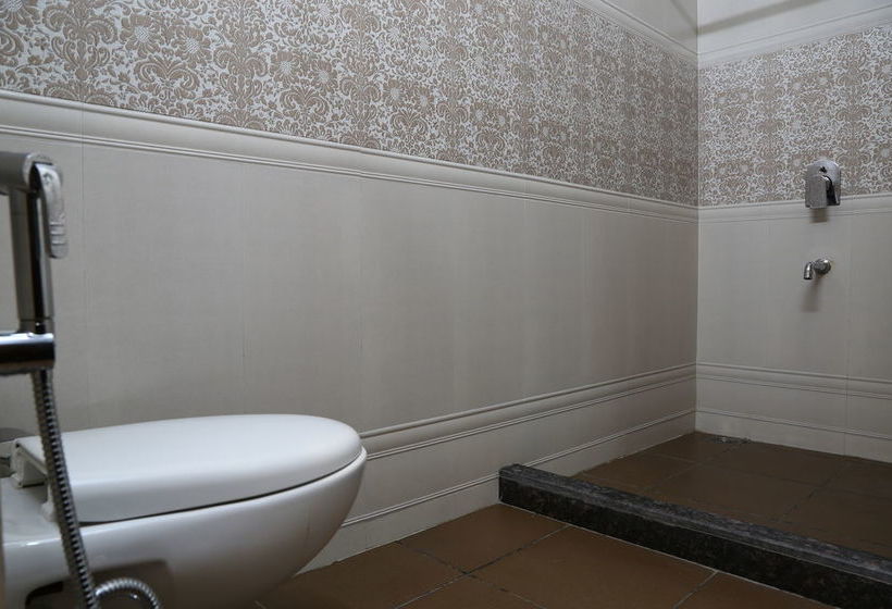 Fabhotel Daffodil Huda City Center