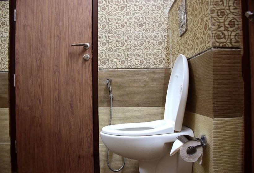 Fabhotel Daffodil Huda City Center