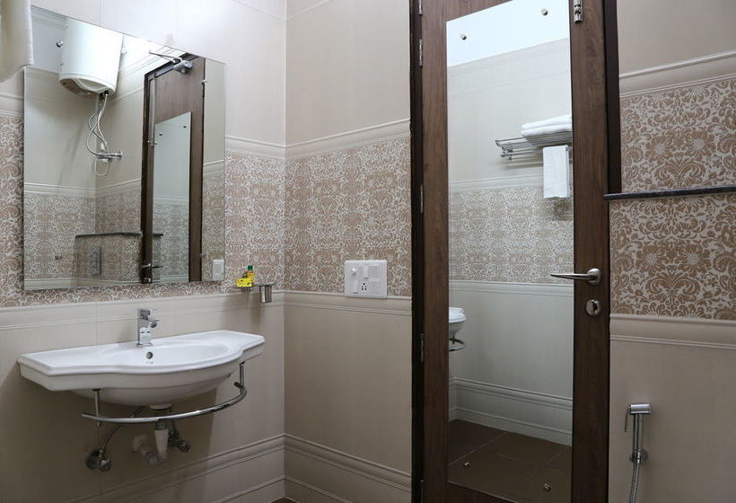 Fabhotel Daffodil Huda City Center