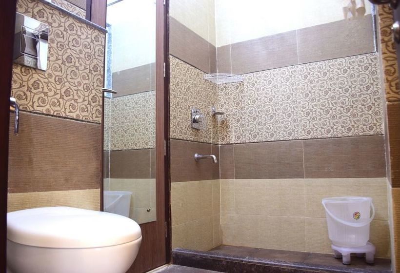 Fabhotel Daffodil Huda City Center