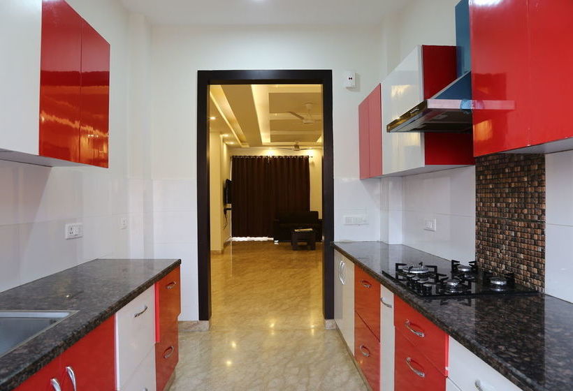 Fabhotel Daffodil Huda City Center