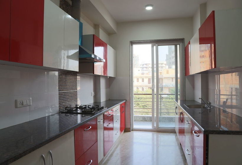 Fabhotel Daffodil Huda City Center