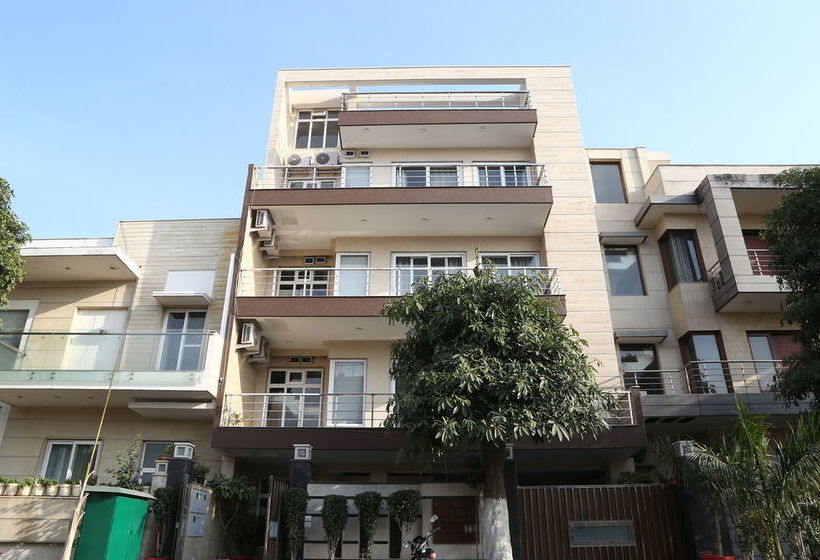 Fabhotel Daffodil Huda City Center