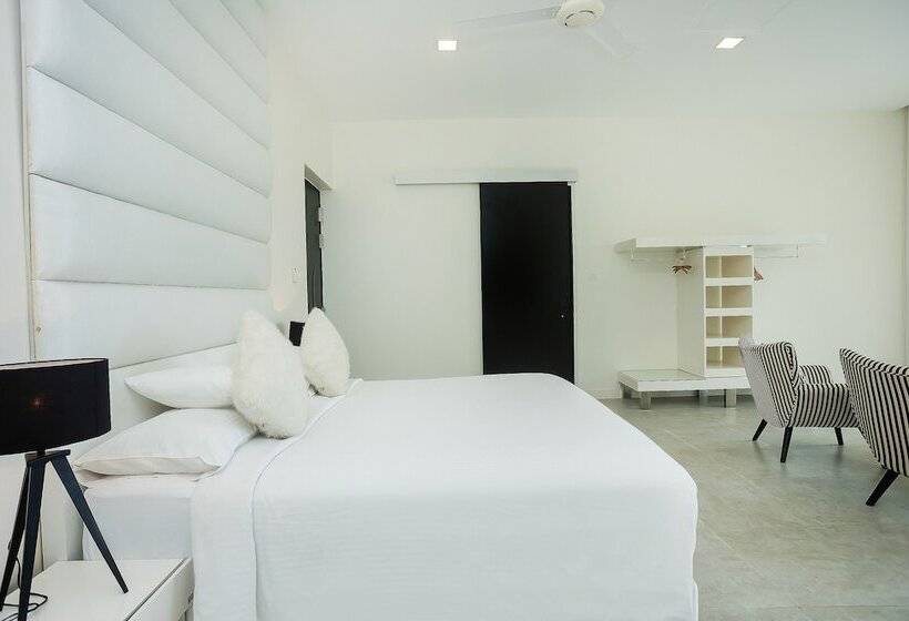 Green Turtle Villa By The Serendipity Collection