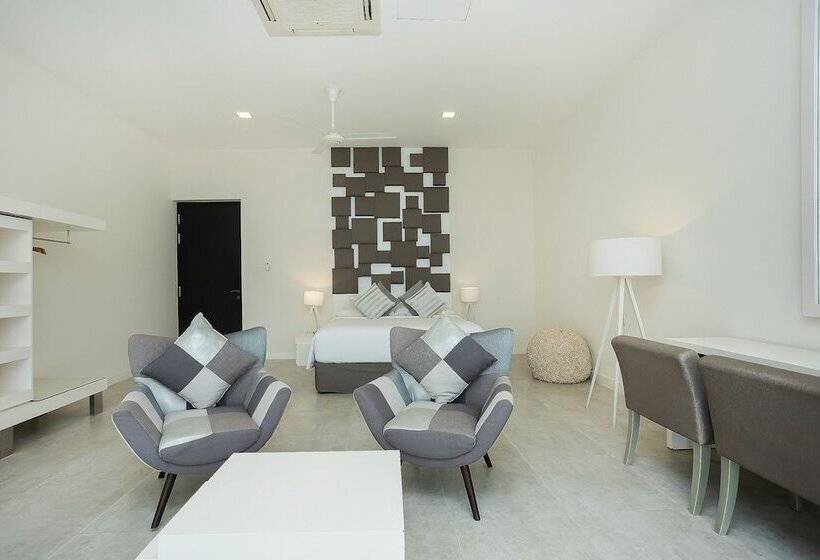 Green Turtle Villa By The Serendipity Collection