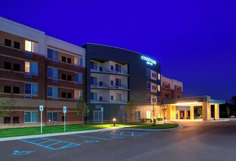 ホテル Courtyard By Marriott Detroit Farmington
