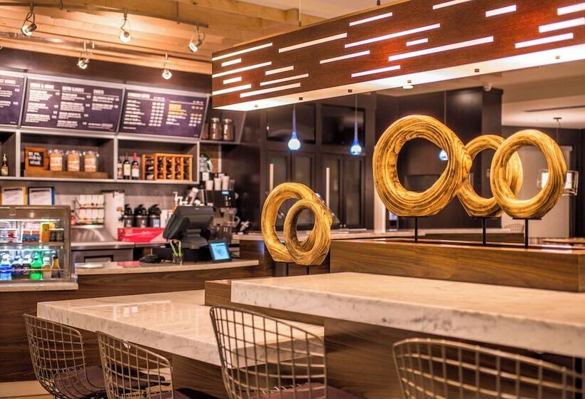 ホテル Courtyard By Marriott Detroit Farmington