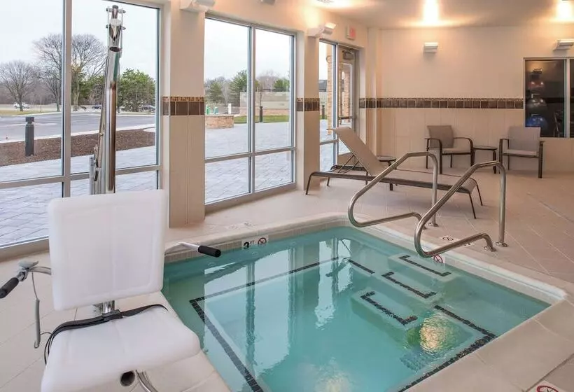 ホテル Courtyard By Marriott Detroit Farmington