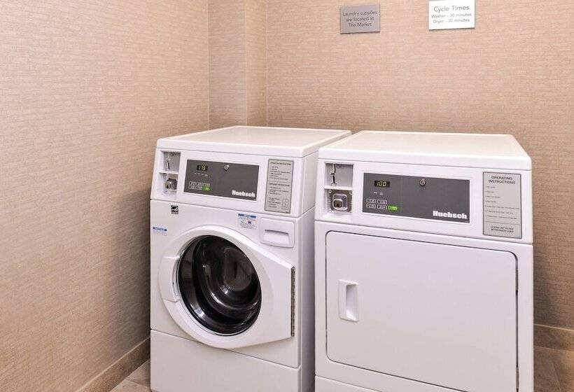 ホテル Courtyard By Marriott Detroit Farmington