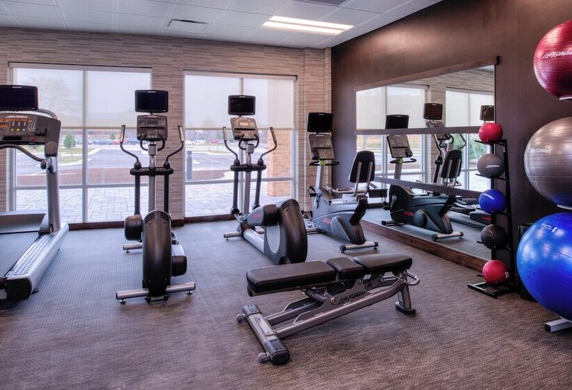 ホテル Courtyard By Marriott Detroit Farmington