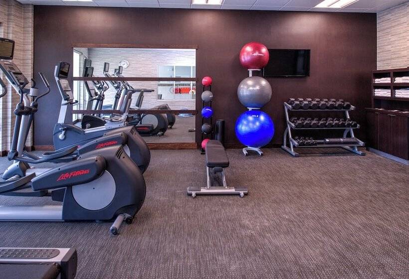 ホテル Courtyard By Marriott Detroit Farmington