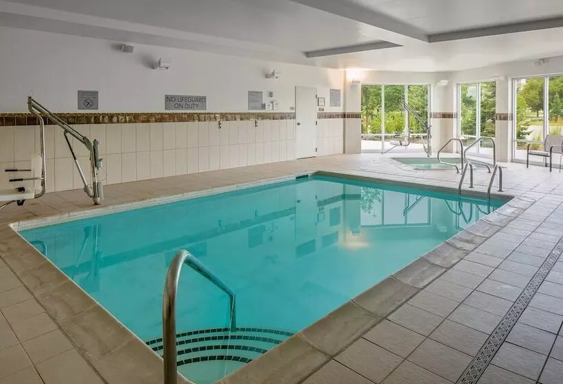 ホテル Courtyard By Marriott Detroit Farmington