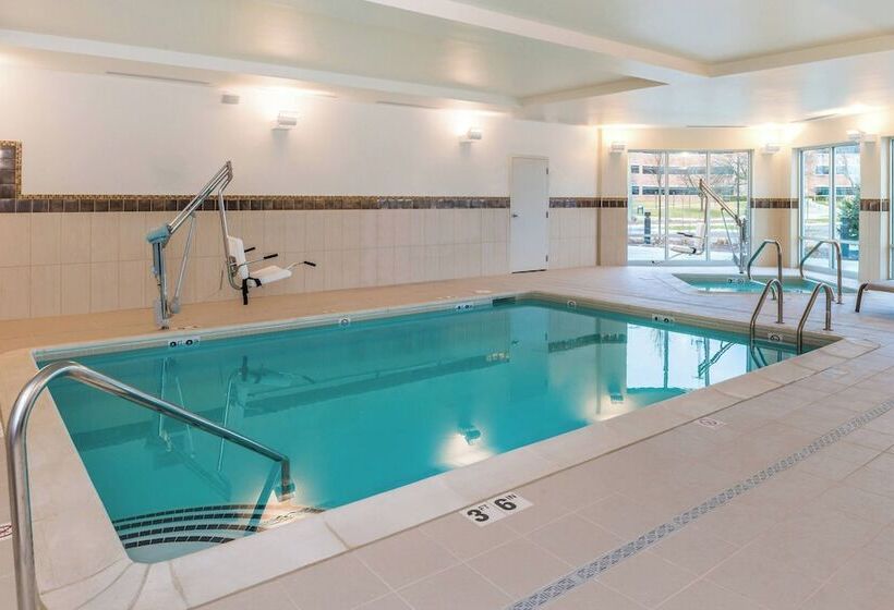 ホテル Courtyard By Marriott Detroit Farmington