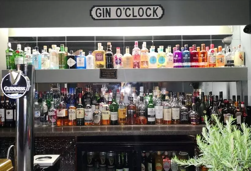 هتل Queens Head