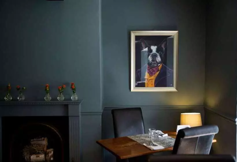 هتل Queens Head