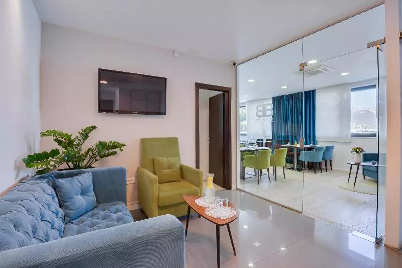 Bb Residence