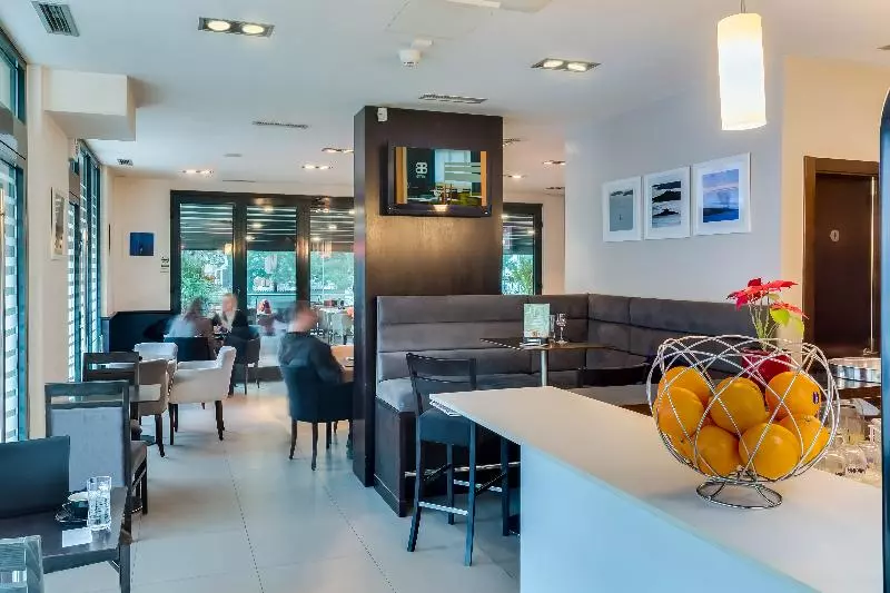Bb Residence