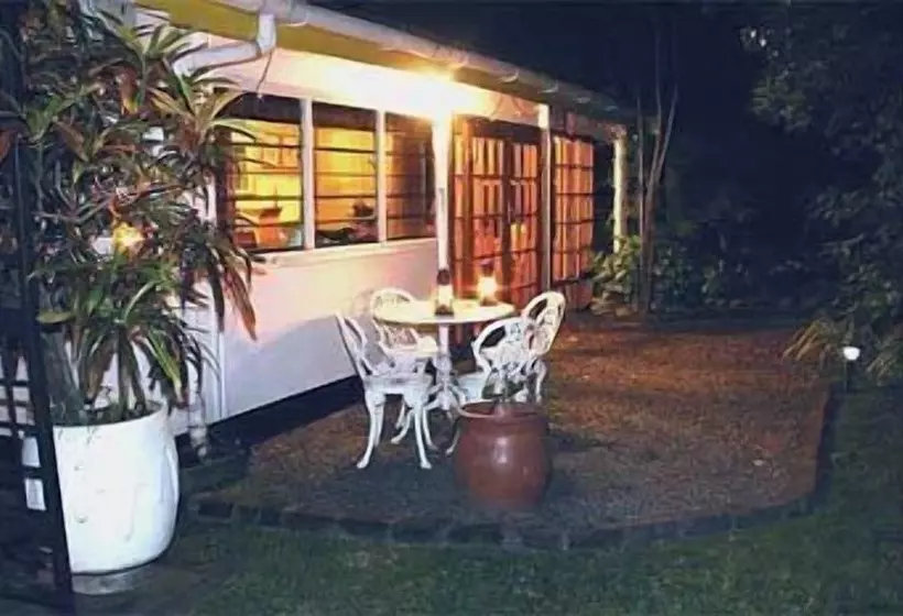 تختخواب و صبحانه Duck Inn