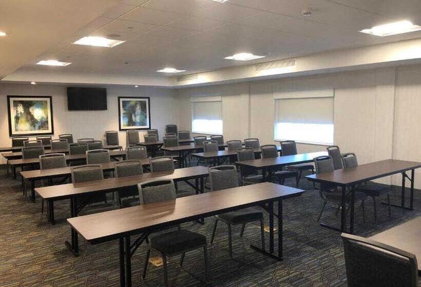 Отель Holiday Inn Express & Suites Jacksonville W I295 And I10, An Ihg