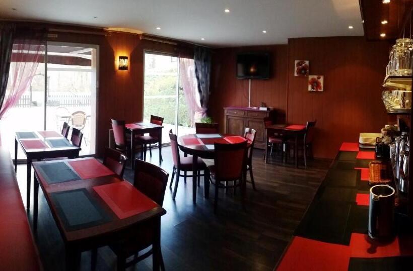 Отель Hôtel Le Forestia