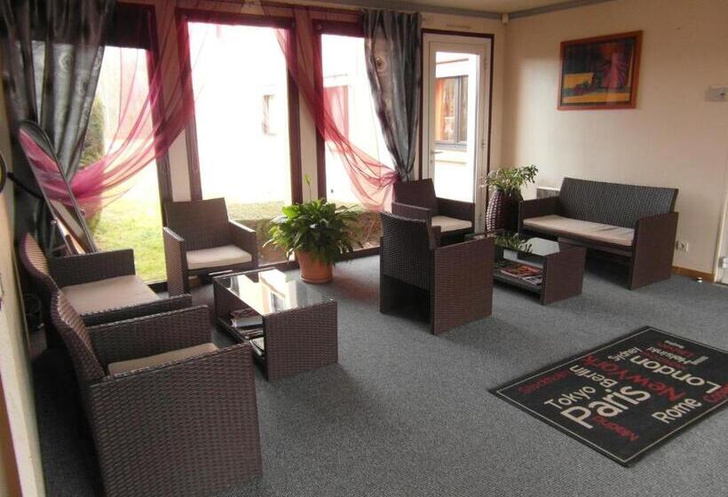 Отель Hôtel Le Forestia