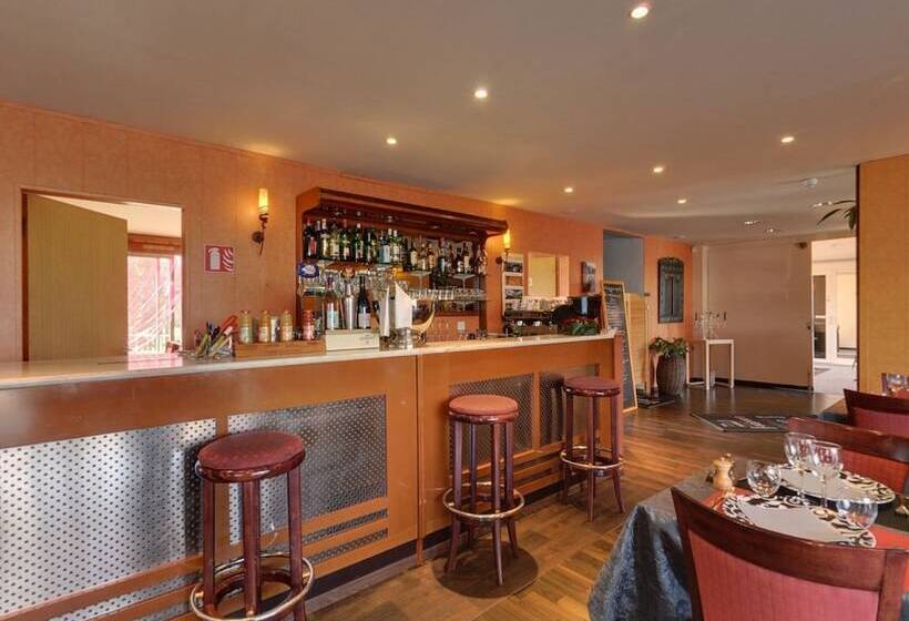 Отель Hôtel Le Forestia