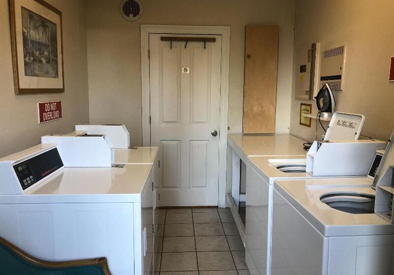 Holiday Terrace Beachfront Hotel, A By The Sea Resort