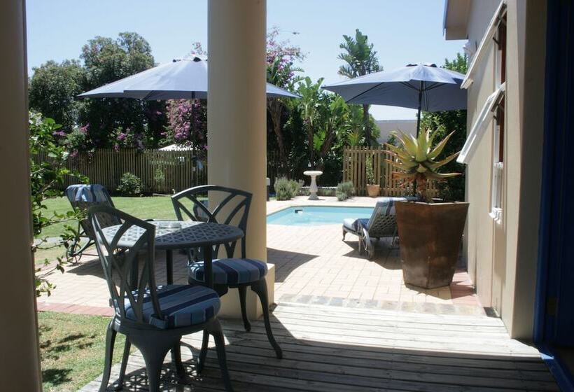 פנסיון 113 On Robberg