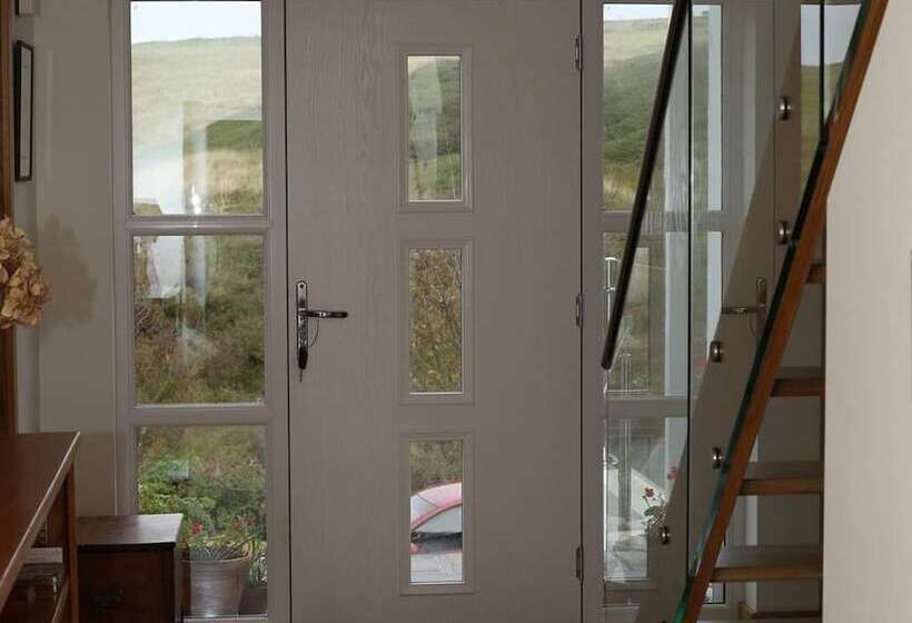 بنسيون Holywell Bay B&b