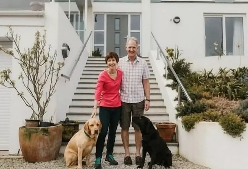 Pensió Holywell Bay B&b