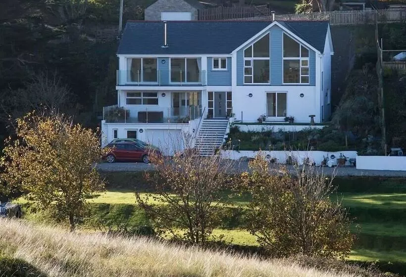 Pensió Holywell Bay B&b