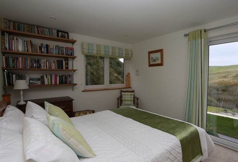 بنسيون Holywell Bay B&b