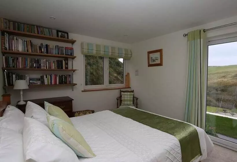 Pensió Holywell Bay B&b