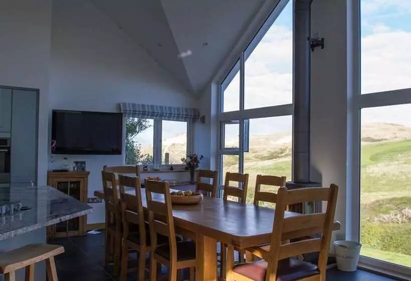 Pensió Holywell Bay B&b