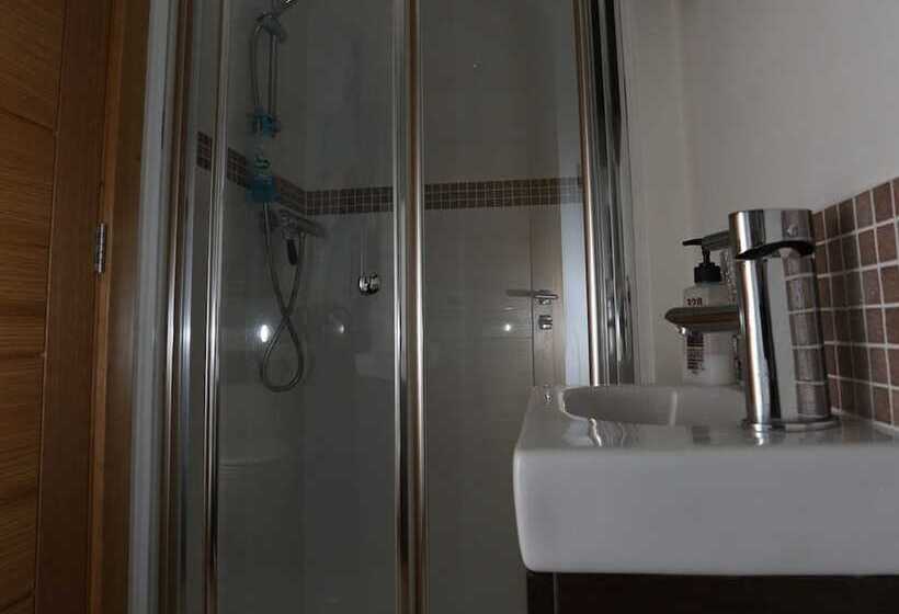 بنسيون Holywell Bay B&b