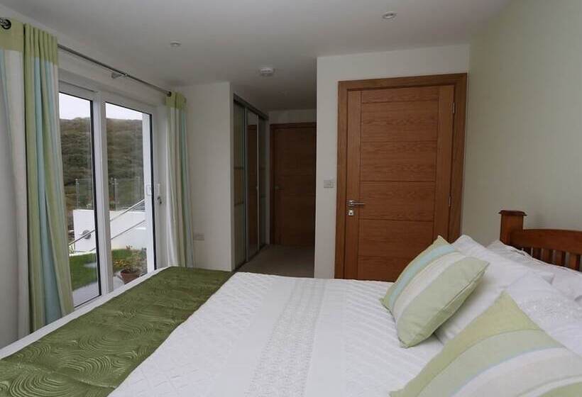 بنسيون Holywell Bay B&b