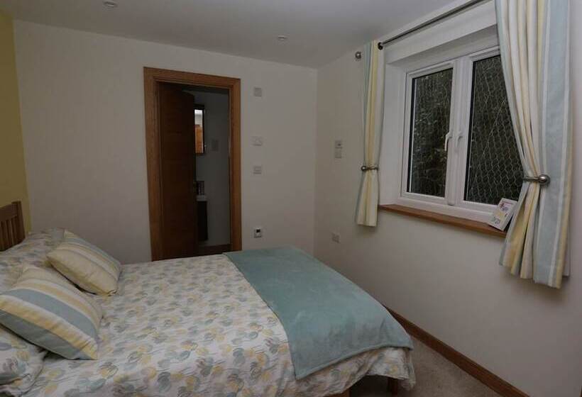 بنسيون Holywell Bay B&b