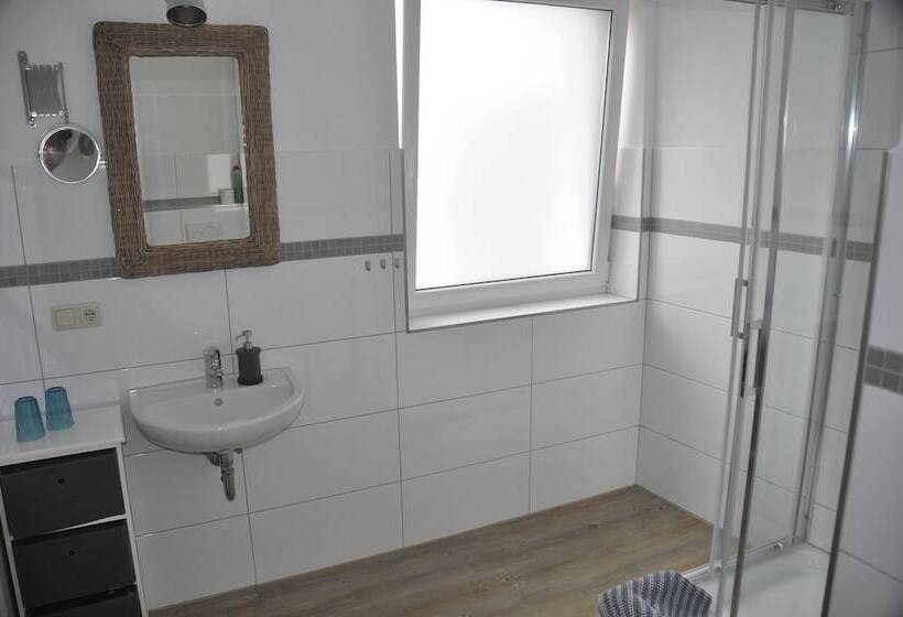 ベッドアンドブレックファースト & Ferienunterkünfte Hus Seeblick