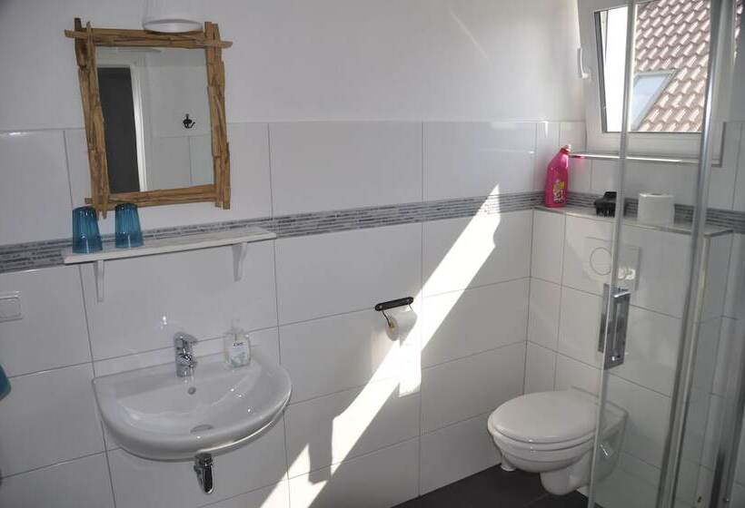 ベッドアンドブレックファースト & Ferienunterkünfte Hus Seeblick