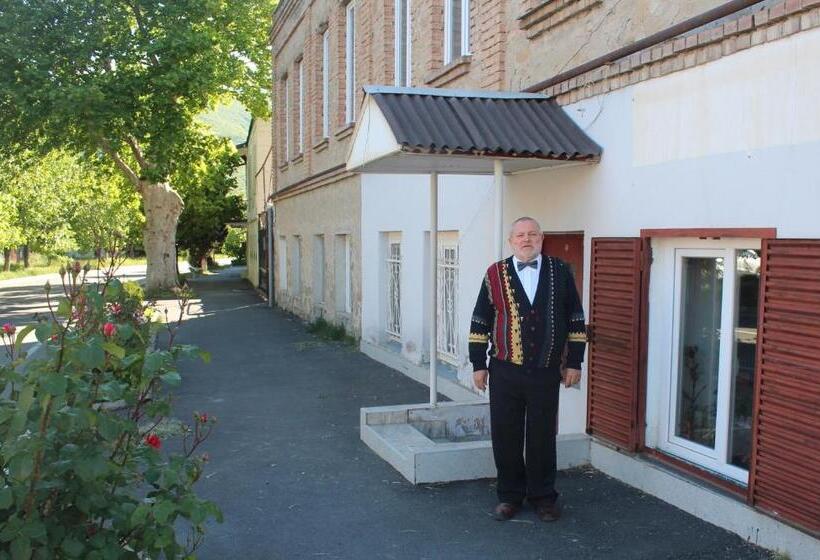 تختخواب و صبحانه Guesthouse Levani